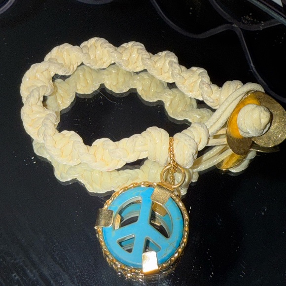 Chic Cream and Gold Women's Bracelet with Turquoise Charm - Picture 4 of 5